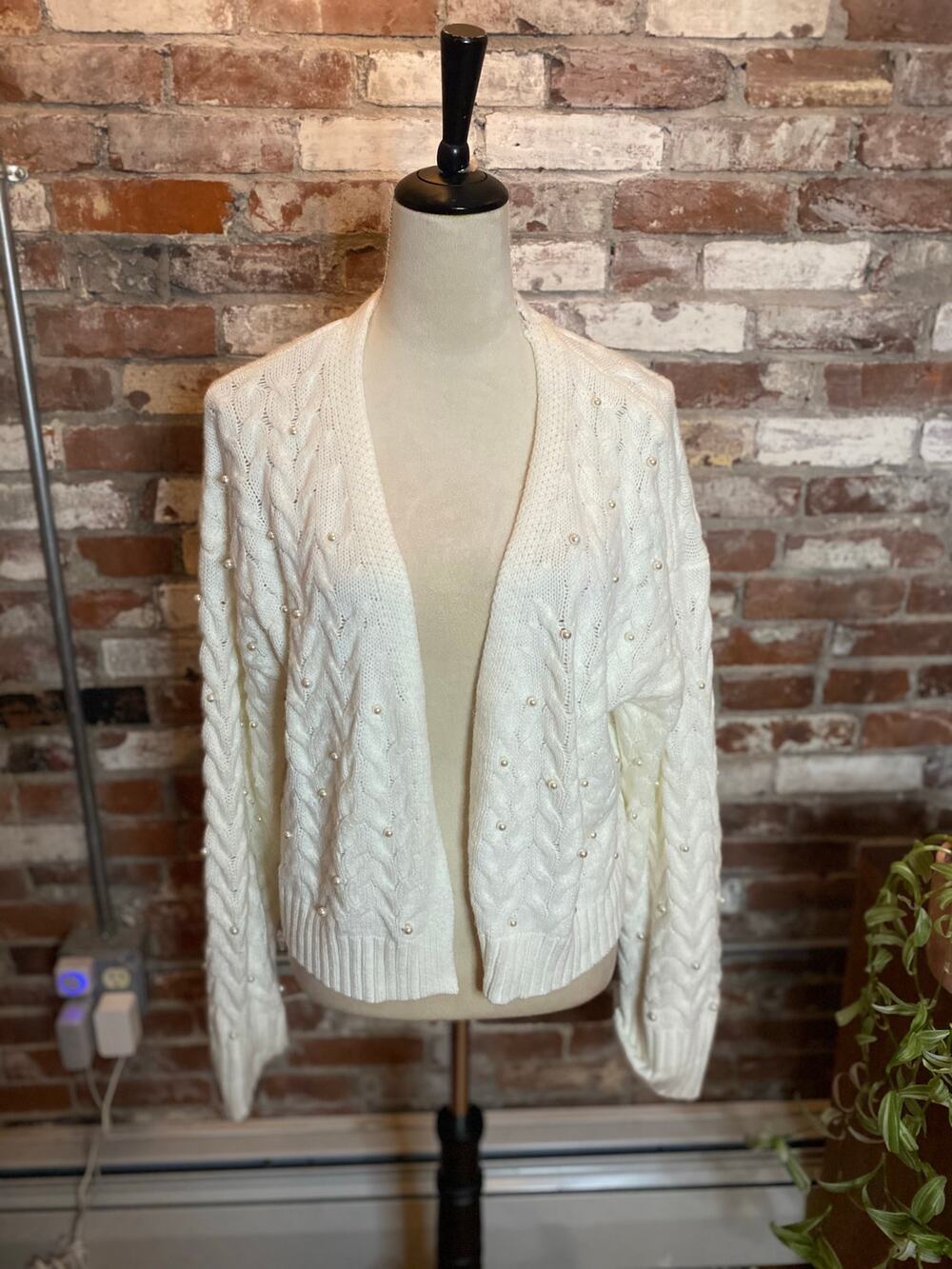 Mi Ami White Knit Pearl Accent Open Cardigan Size M